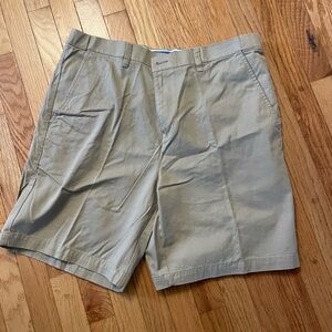 Men’s khaki shorts